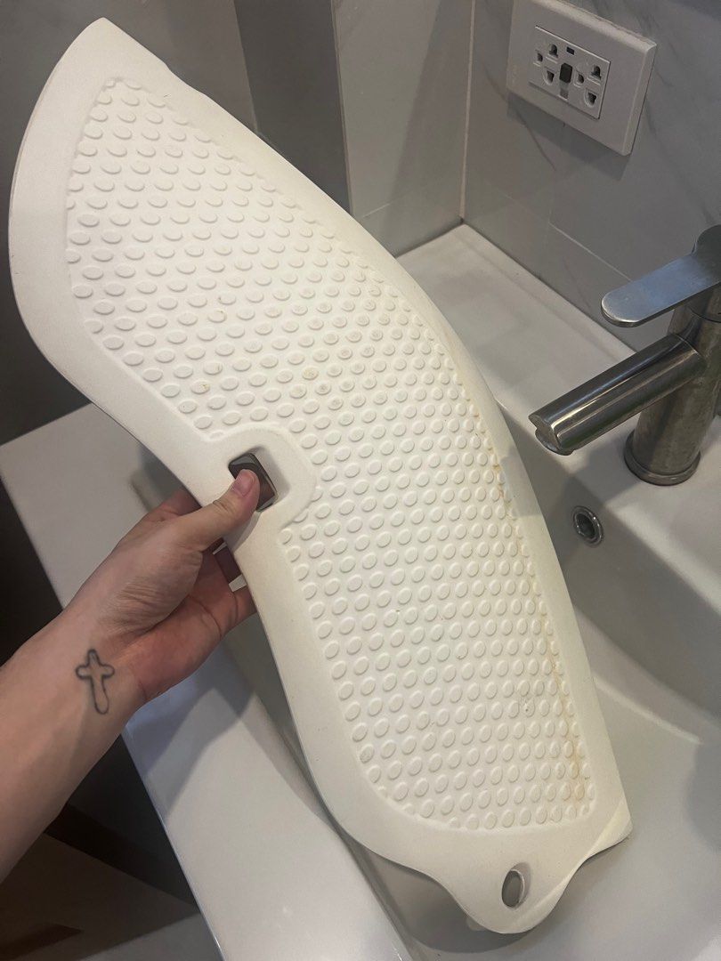 PUJ portable baby tub (Category: Other Baby Bathing & Changing Needs) located in Bulacan. Submitted by roxanneio (Listing ID 1338209322, Image 3). Description: Good for infants / newborn Fits all sink .