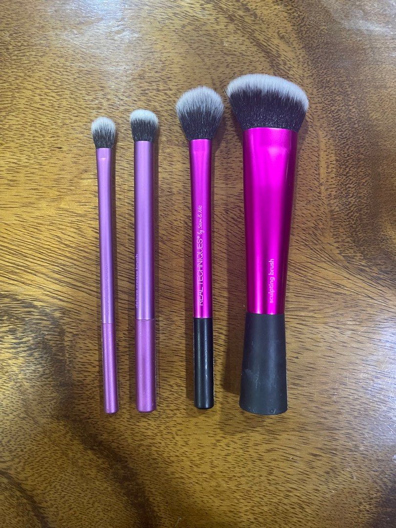Real Techniques Brushes (Category: Makeup) located in Quezon City. Submitted by lunarbeenie (Listing ID 1338249022, Image 1). Description: Sculpting brush - 300 Setting brush - SOLD Deluxe Crease brush - 200 Base Shadow brush - 200.