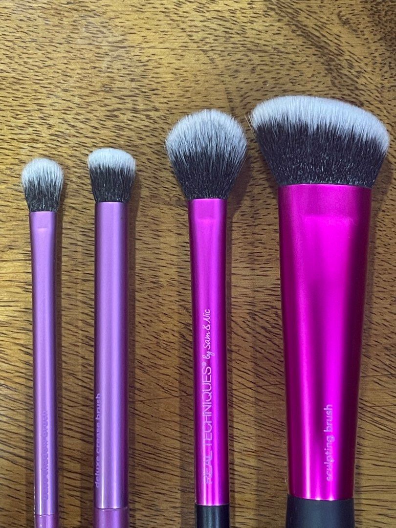 Real Techniques Brushes (Category: Makeup) located in Quezon City. Submitted by lunarbeenie (Listing ID 1338249022, Image 2). Description: Sculpting brush - 300 Setting brush - SOLD Deluxe Crease brush - 200 Base Shadow brush - 200.