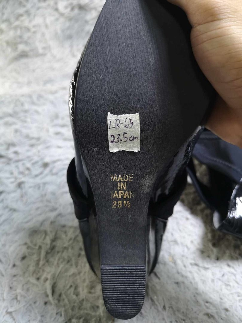 Round Toe Patent Leather Low Wedge (Category: Wedges) located in Santa Cruz. Submitted by jmy_surplus.2 (Listing ID 1338144667, Image 2). Description: Size ; 23.5cm Color ; Black Type ; Wedge Brand ; No brand Material ; Leather Style ; Black Patent Leather Low Wedge LR - 65 JMY 4.