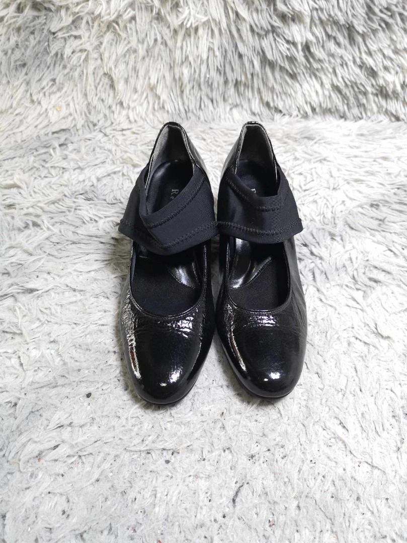 Round Toe Patent Leather Low Wedge (Category: Wedges) located in Santa Cruz. Submitted by jmy_surplus.2 (Listing ID 1338144667, Image 1). Description: Size ; 23.5cm Color ; Black Type ; Wedge Brand ; No brand Material ; Leather Style ; Black Patent Leather Low Wedge LR - 65 JMY 4.