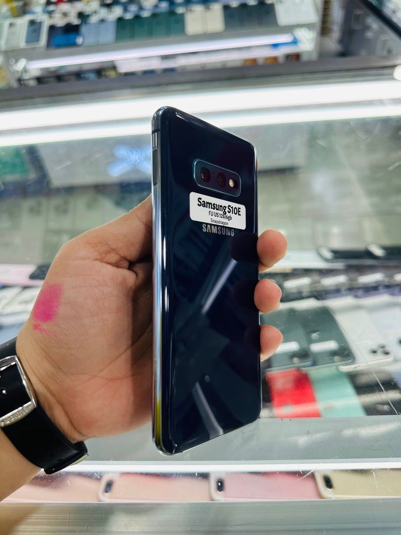 Samsung S10e 128gb Single Sim FU no issue (Category: Samsung) located in San Juan City. Submitted by javedsgadgetshop (Listing ID 1338165853, Image 3). Description: OPEN FOR INSTALLMENT VIA CREDIT CARD/GGIVES/SPAY/BILLEASE & SWAP/TRADE-IN! BUY AND SELL! Quick Specs : Samsung S10e •128gb •Korean Variant •Good batt health •Factory Unlock •95% Smoothness •No hidden issue | No Repaired •100% Authentic | Not Refurbished •w/ OEM Charger & store warrant