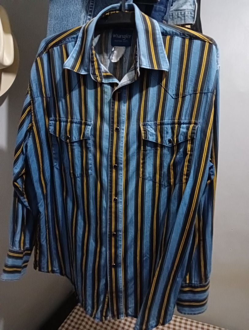 Wrangler Brushpopper Western Shirt (Category: Formal Shirts) located in Imus. Submitted by vancabrera11 (Listing ID 1338273796, Image 1). Description: Wrangler Western Shirt (Brushpopper) vintage striped pattern with pearl snaps size: XL (L29 W25) 200.
