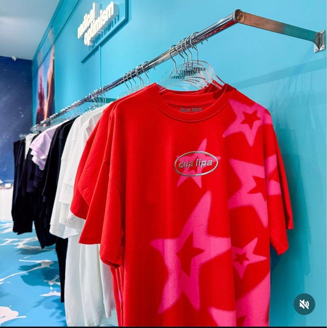 Dua Lipa ポップアップ限定Tシャツ 赤 XL｜ファッション