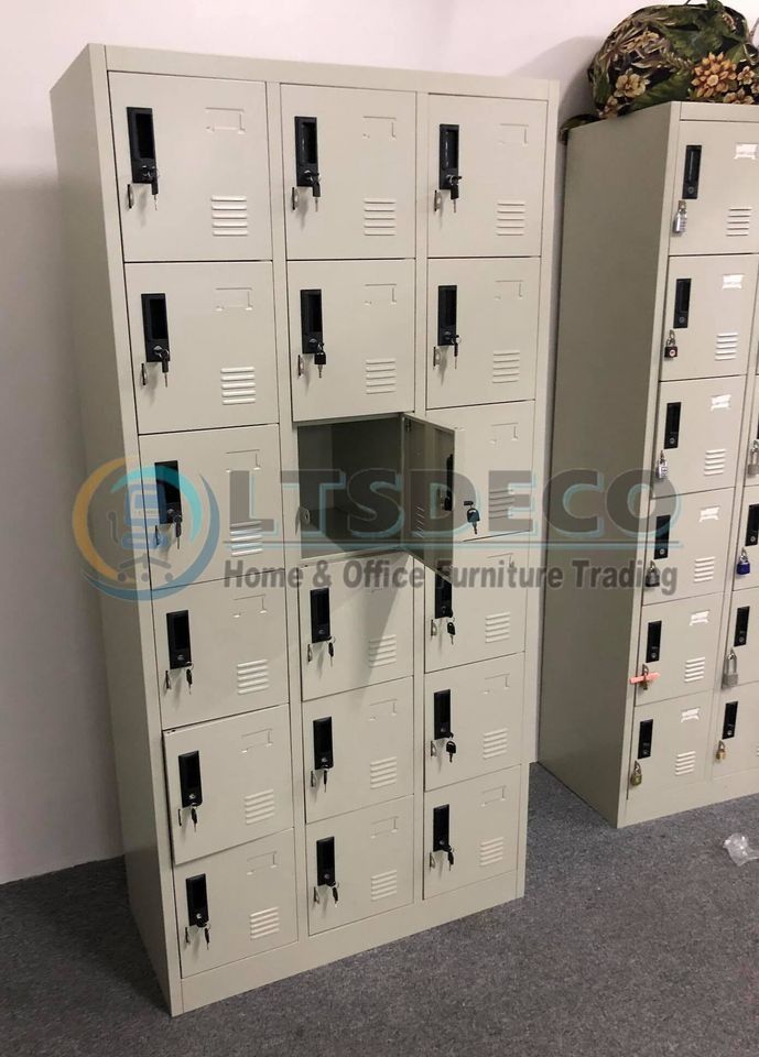 18 DOOR STEEL LOCKER OFFICE PARTITION OFFICE TABLES, Furniture & Home ...