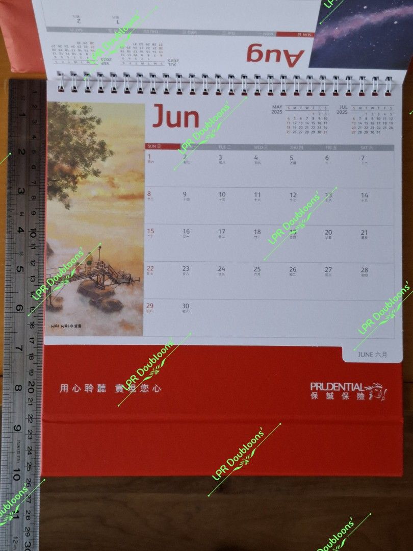 📅 2025 枱曆《 英國保誠》蛇年⭐《 Prudential 》Desk Table Calendar ⭐ 印有「香港法定假期」 ⭐ 新一年「印有舊曆」  檯曆座枱曆⚀ 💯％全新❗品相如圖❗ 除價高者得外，祇賣給有禮、有誠意者