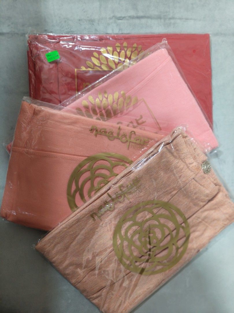 Babes basic double loop (Category: Hijabs) located in Singapore. Submitted by mommy_lea (Listing ID 1266472595, Image 3). Description: Black no stock..