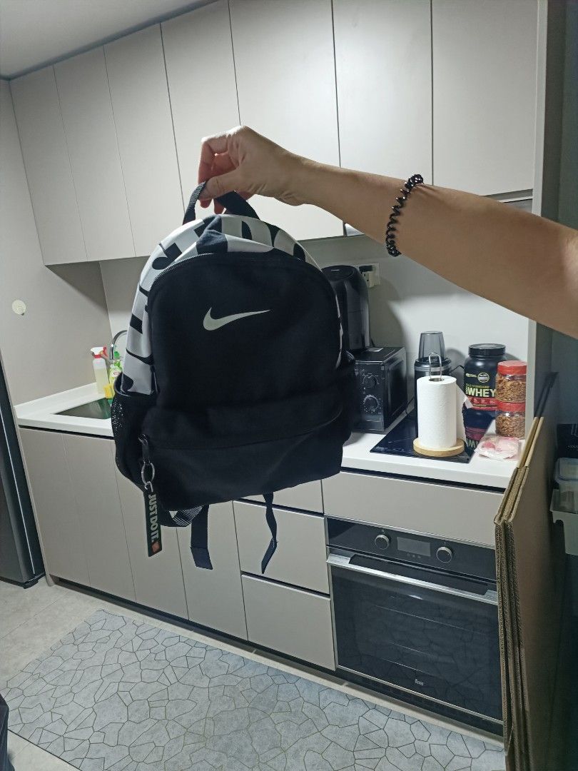 Backpack (Category: Other Sports Equipment and Supplies) located in Singapore. Submitted by mik2011 (Listing ID 1338435571, Image 5). Description: price negotiable... as good as a new.