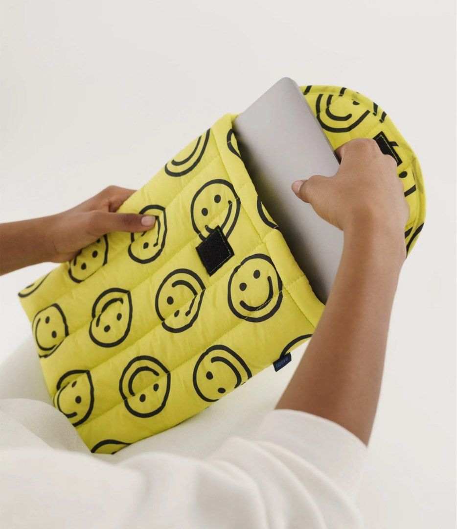 BAGGU SMILEY LAPTOP SLEEVE / POUCH 13”-14” (Category: Laptop Bags & Sleeves) located in Pasig City. Submitted by r_trunc (Listing ID 1338410773, Image 2). Description: Bought for PHP 2,800 here in the Philippines in Rockwell RFS: too large for my iPad LAST PRICE POSTED STILL WITH ORIGINAL PACKAGING.