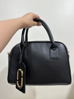 (Category: ) located in . Submitted by by.apreloved (Listing ID 1338400310, Image 1). Description: .