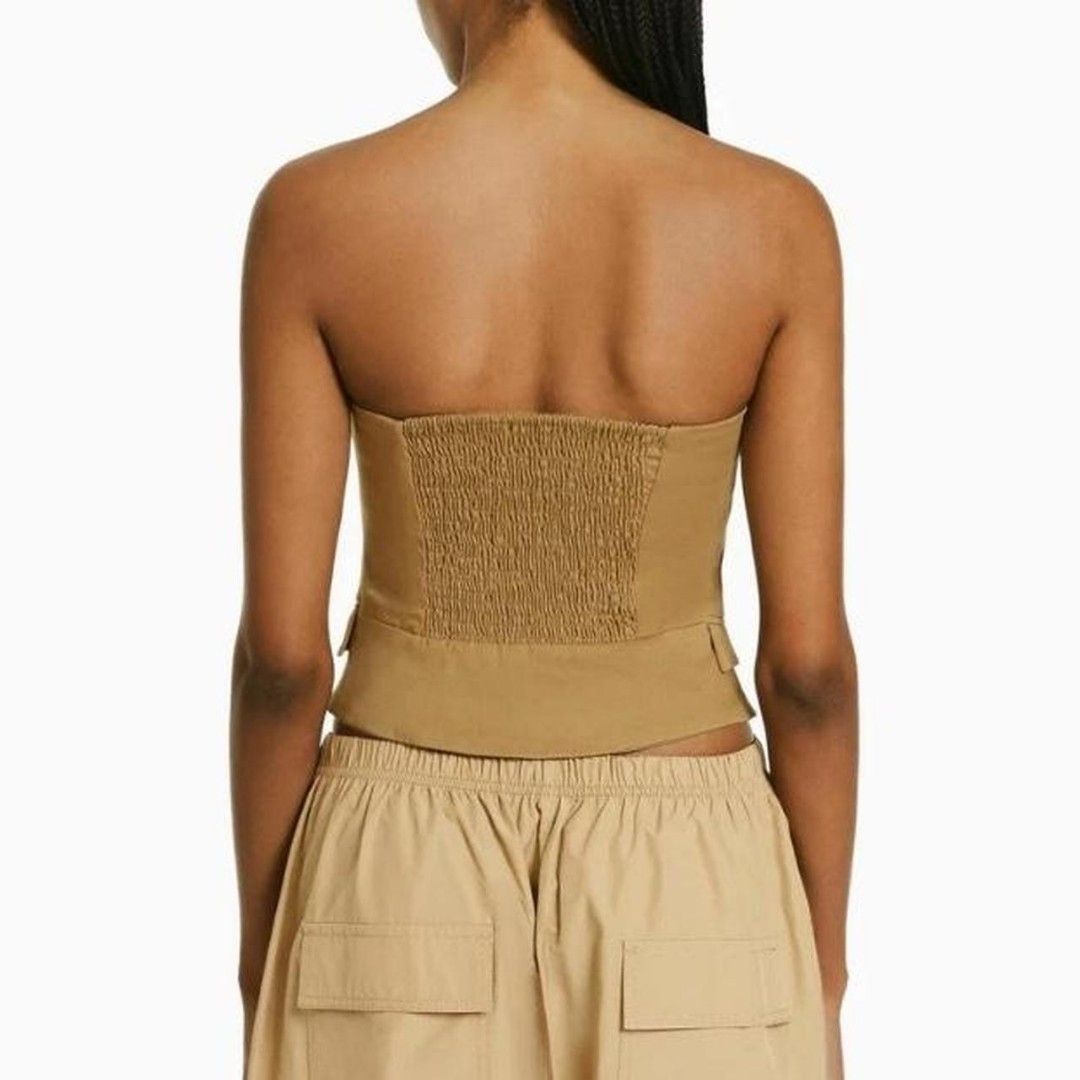 Bershka tube top (Category: Sleeveless) located in Munoz. Submitted by _prelouvre (Listing ID 1338325853, Image 2). Description: like new, barely worn size xs.