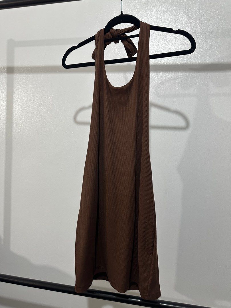BROWN HALTER BODY CON MINI DRESS (Category: Dresses) located in Makati City. Submitted by declutterwithjz (Listing ID 1338395106, Image 3). Description: Size is Large .