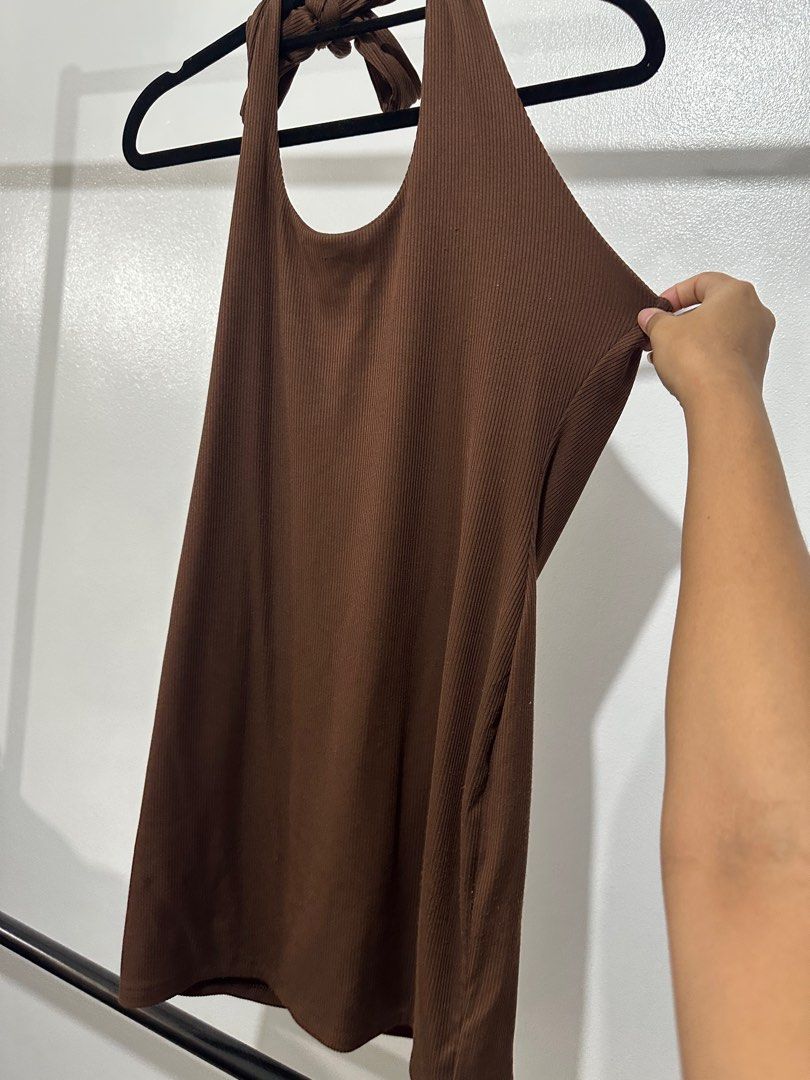 BROWN HALTER BODY CON MINI DRESS (Category: Dresses) located in Makati City. Submitted by declutterwithjz (Listing ID 1338395106, Image 2). Description: Size is Large .