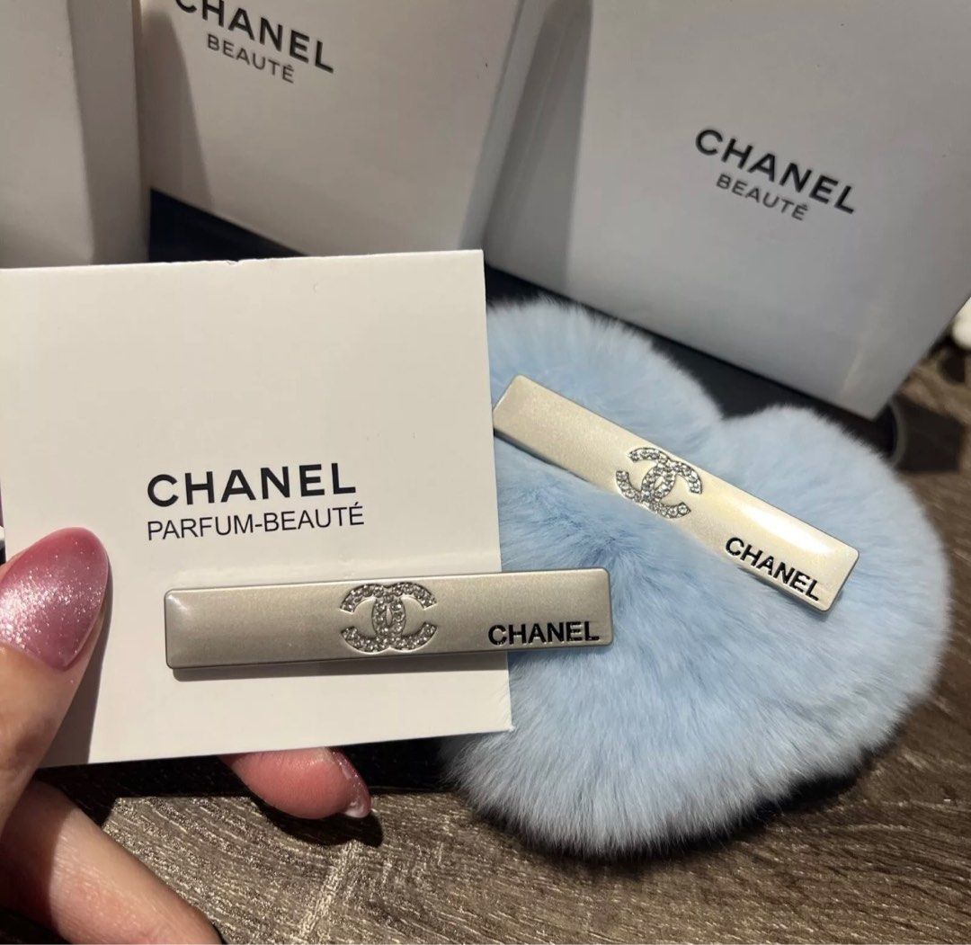 Chanel Beauty Hair Clip, Luxury, Accessories on Carousell display picture 2