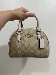 (Category: ) located in . Submitted by by.apreloved (Listing ID 1338398342, Image 1). Description: .