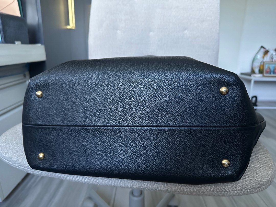 Demellier The New York (Category: Luxury Bags & Wallets) located in Binan City. Submitted by the_declutter_queen (Listing ID 1338393918, Image 3). Description: 💯 original Bought it brand new from a trusted online seller Complete inclusions except for the box Don’t buy if in doubt Ok for meet up for sure buyers Price posted is final - no more haggling pls.