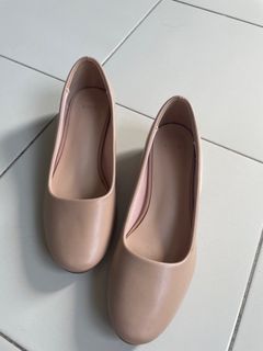 (Category: ) located in . Submitted by wardrobeloots (Listing ID 1338304831, Image 1). Description: .