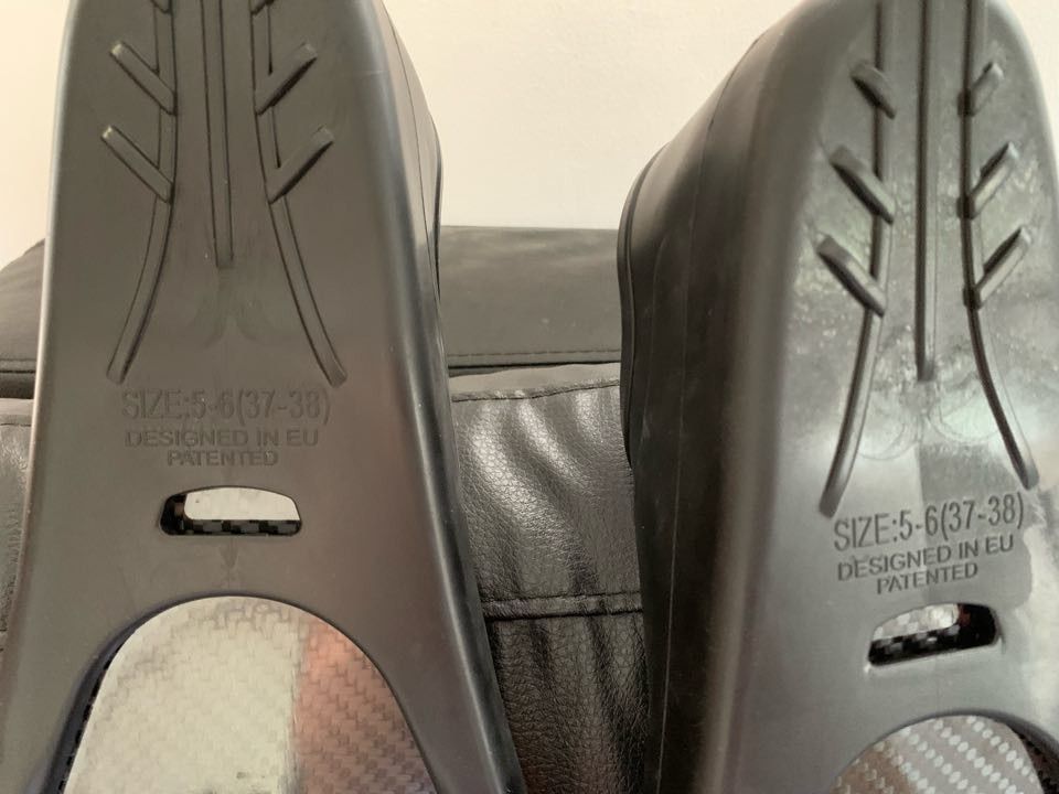 Ethereal Pure Carbon Fins (Category: Other Sports Equipment and Supplies) located in Manila. Submitted by annie_001 (Listing ID 1338435339, Image 3). Description: Pure Carbon Fins All Black Size 37-38 my shoe size is 8 for women has few small scratches under the fins item currently in Paco, Manila Can do meetups in Rob Manila or Otis.