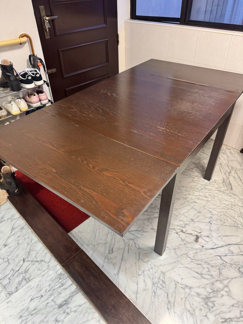 Extendable dining table (Category: Tables & Sets) located in Singapore. Submitted by zc80s (Listing ID 1338401252, Image 3). Description: 90cm x 90cm when not extended.