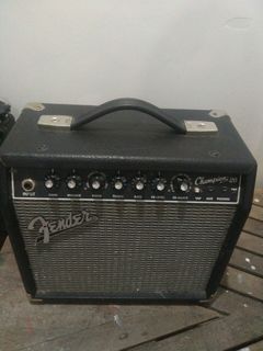 FENDER guitar amplifier