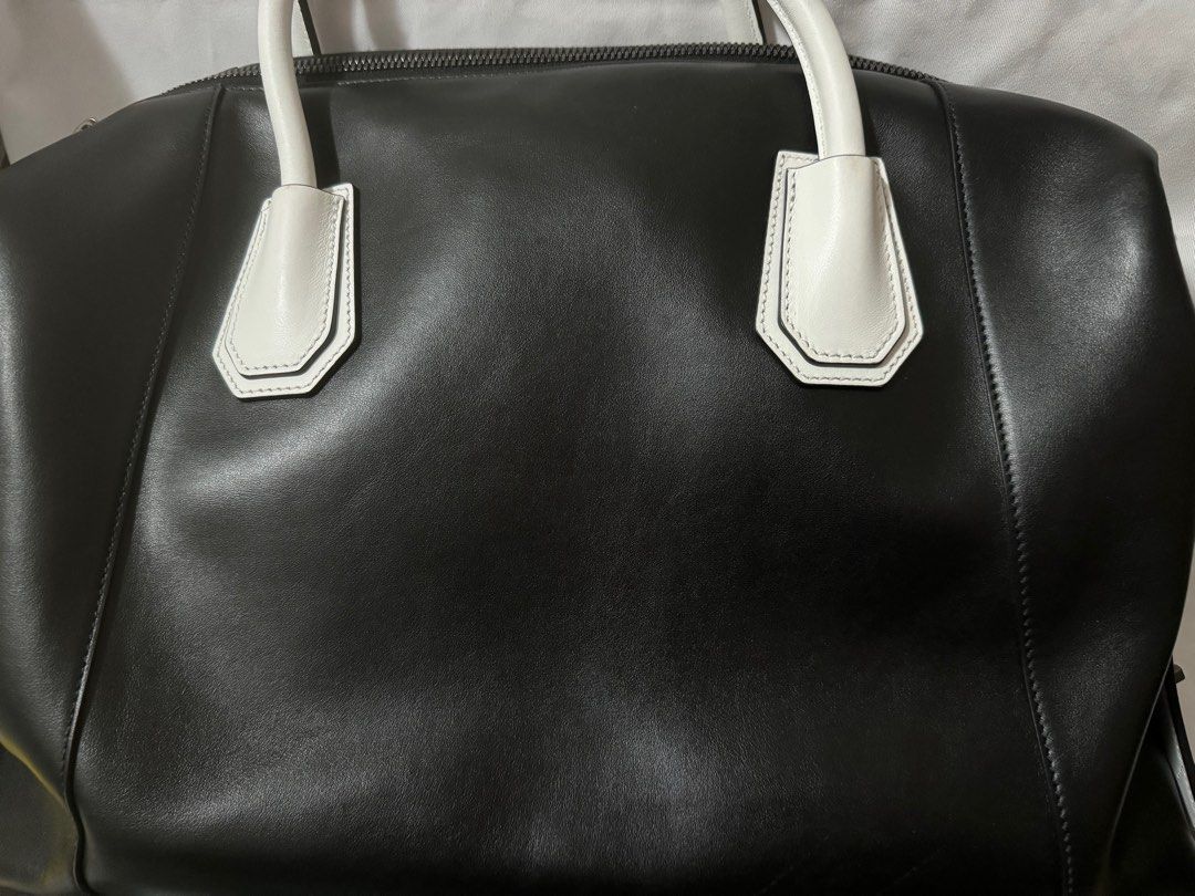 Givenchy Soft Antigona (Category: Luxury Bags & Wallets) located in San Pedro. Submitted by MeJ.shop (Listing ID 1338468913, Image 3). Description: Givenchy soft antigona Large size -w/ dustbag -no care card .