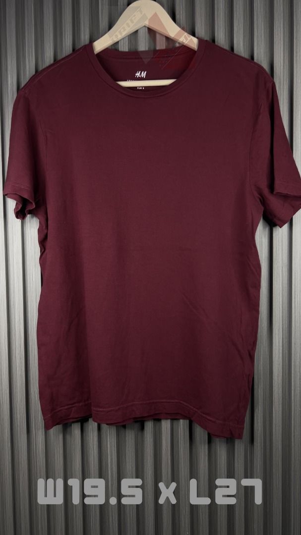 H&M - Plain Maroon Crewneck Tee / Shirt (Category: Tshirts & Polo Shirts ) located in Davao. Submitted by thrftipidity (Listing ID 1338470511, Image 2). Description: 📌 Item Code: TT93 📌 Color Rate: 9.5/10 📌 Condition: Excellent 📌 Size: S on Tag 📌 Dimensions: 19.5x27 📌 Issue: None ⛳️ Location: Catalunan Grande, Davao City 🚚 Free Delivery within Catalunan Grande 📦 Shipping nationwide via J&T 💳 Payment First: GCash/Maya/Bank Transfer ⛔ No C