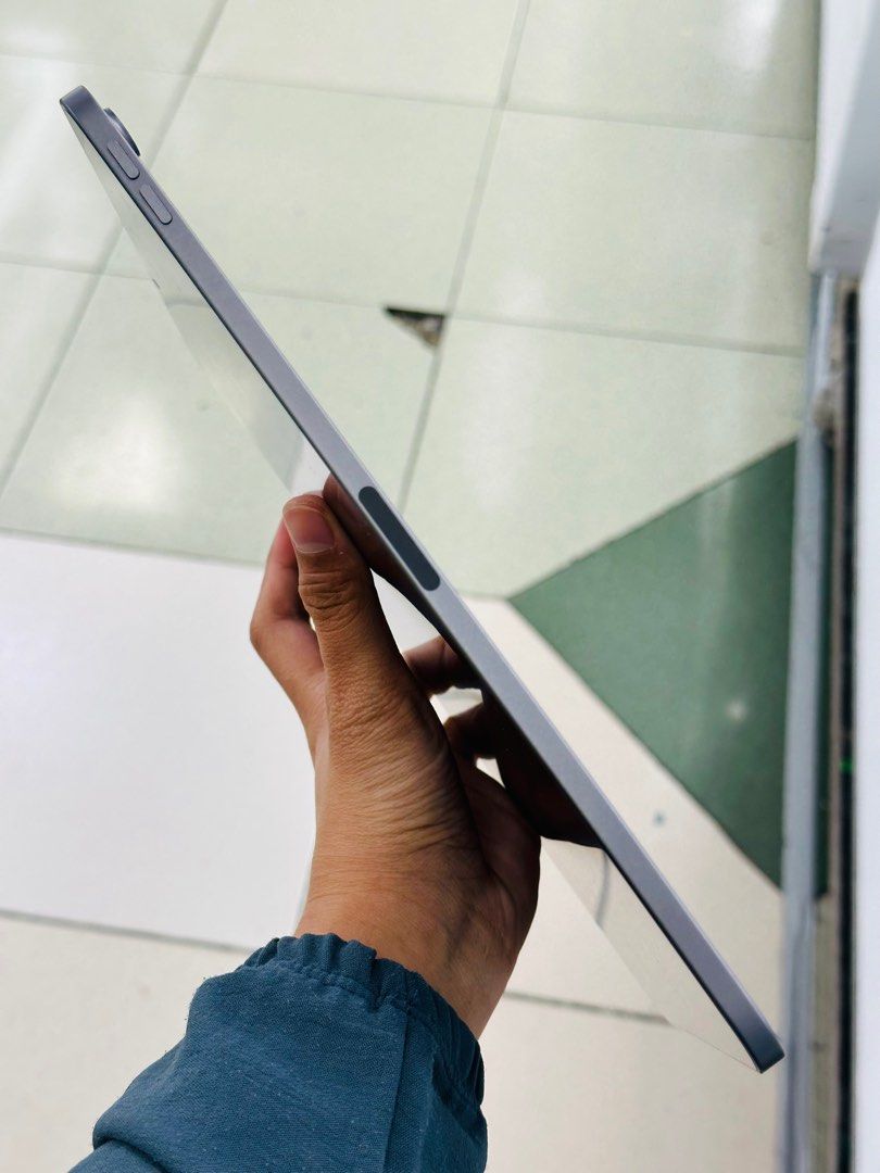 iPad Air 4 64gb WiFi Only (Category: iPad) located in San Juan City. Submitted by aynaagadgets (Listing ID 1338455725, Image 2). Description: FOR SALE | TRADE / SWAP PASS SA MGA SCAMMERS / THIRD PARTY (RFS: Buy and Sell) IPAD AIR 4 64GB WIFI ONLY ⬇️DETAILS⬇️ •64 GB (Other storage is also available) •WiFi (Other Variant is still available but price may vary) •Space Gray (Other color is also available but price may vary) •99% Smooth •Truetone Worki