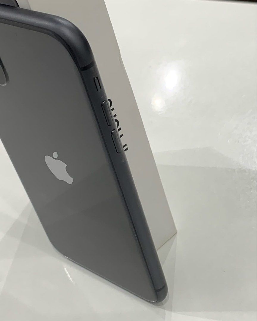 iPhone 11 256gb (Category: iPhone 11 Series) located in Manila. Submitted by TekiCashGadgetsph (Listing ID 1338298466, Image 3). Description: (FU) Open-line, any sim working (worldwide) - Guaranteed original iPhone not fake/copy accessories with box Ni Secondhand Good as new not abused! Presentable •Original Lcd • no issue hidden issues • clean apple id / iCloud id • Good batthealth • Good cam front/back • Good Performance • Working face id • Goo