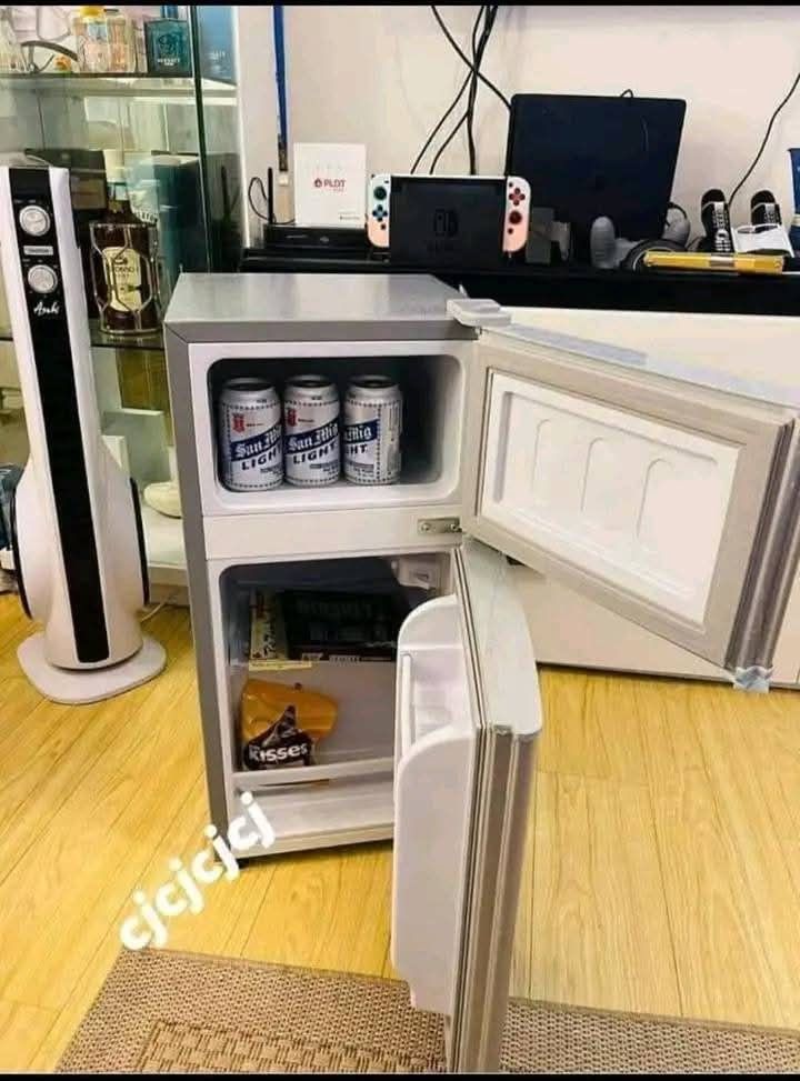 mini ref (Category: Refrigerators and Freezers) located in Manila. Submitted by saguittarian06 (Listing ID 1338345159, Image 2). Description: " MINI REF." Mini ref 2 doors PERFECT SA MGA NAG RENT or pang kwart o small family👌😍 ✅INVERTER ✅DURABLE DETAILS ⬇️⬇️⬇️ 👉2 Door mini ref 👉48L Gross Capacity 👉16L Freezing Capacity 👉32L Refrigerator Capacity 👉220V-50Hz voltage/frequency 👉53W rated power 👉395×445×740mm box size.