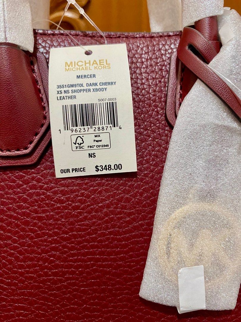 MK Mercer XS Dark Cherry (Category: Luxury Bags & Wallets) located in Bay. Submitted by baggsy416 (Listing ID 1338327357, Image 3). Description: Brand new original Michael Kors Genuine leather Size XS Dark Cherry in color With detachable leather slim strap Gold hardware Repriced from 5,800 to 5,200.