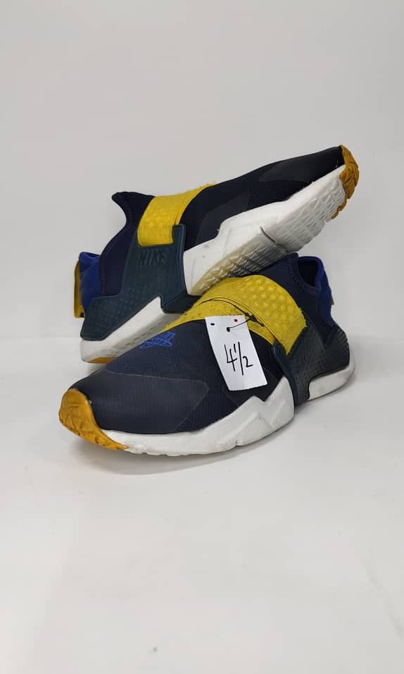 NIKE HUARACHE EXTREME TD SLIP ON 4.5 UK Women s Fashion Footwear Sneakers on Carousell