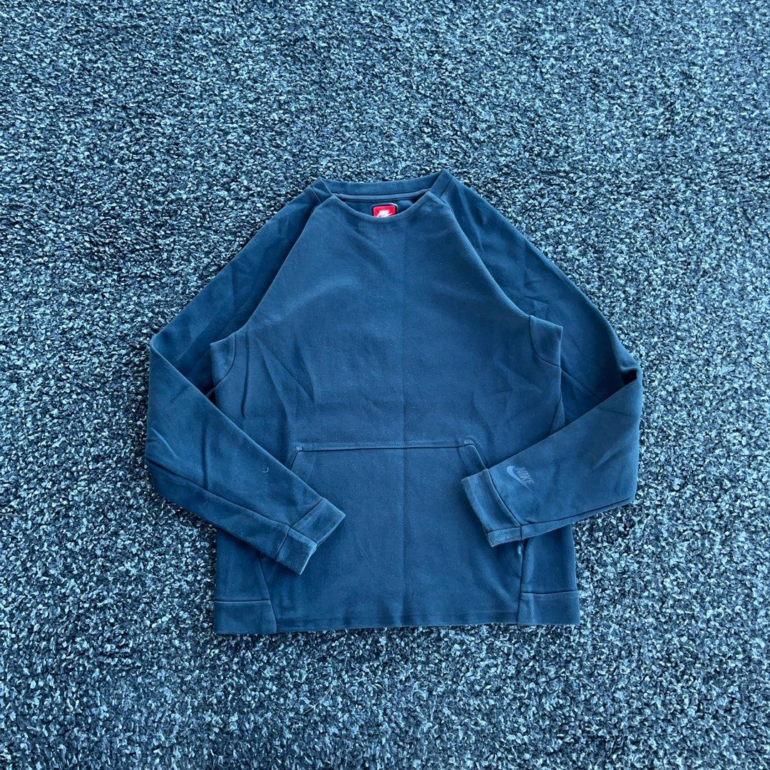 Nike Techfleece (Category: Activewear) located in Tarlac. Submitted by oddwheels.mnl (Listing ID 1338416241, Image 2). Description: 21x26.