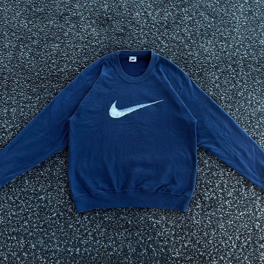 Nike Vintage Big Swoosh (Category: Activewear) located in Tarlac. Submitted by oddwheels.mnl (Listing ID 1338415304, Image 1). Description: 21x27.