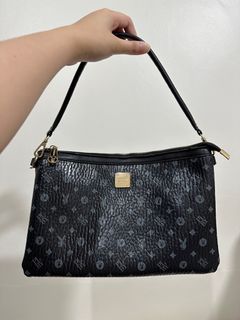 (Category: ) located in . Submitted by by.apreloved (Listing ID 1338402061, Image 1). Description: .