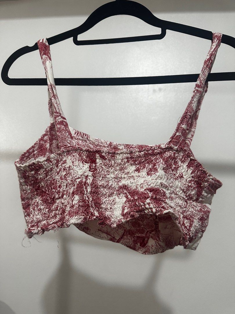 RED PRINTED CROP TOP (Category: Others Tops) located in Makati City. Submitted by declutterwithjz (Listing ID 1338349691, Image 2). Description: RED PRINTED CROP TOP Smocked back Fits M-L Bust 32-38 Inches .