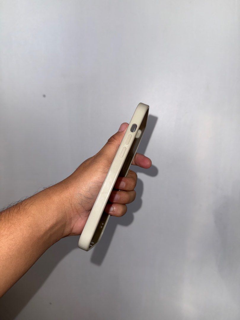 Rimowa iPhone 14 Pro Max Case (Category: Cases & Sleeves) located in Batangas. Submitted by mrkhrnndz (Listing ID 1338472303, Image 3). Description: Bought sa orange app worth 1800 Copy lang pero looks original Medio yellowish lang yung sa sides Lipa City location Pwede shipping pero sagot nyo SF.