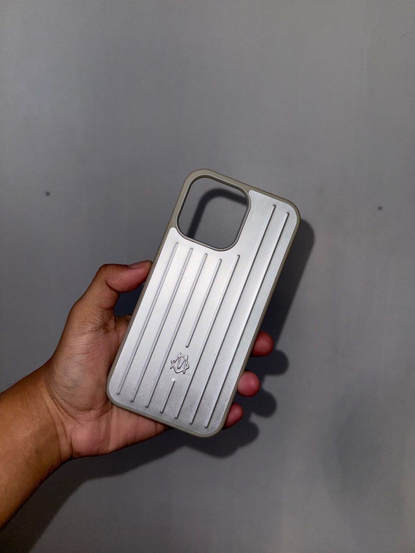 Rimowa iPhone 14 Pro Max Case (Category: Cases & Sleeves) located in Batangas. Submitted by mrkhrnndz (Listing ID 1338472303, Image 1). Description: Bought sa orange app worth 1800 Copy lang pero looks original Medio yellowish lang yung sa sides Lipa City location Pwede shipping pero sagot nyo SF.