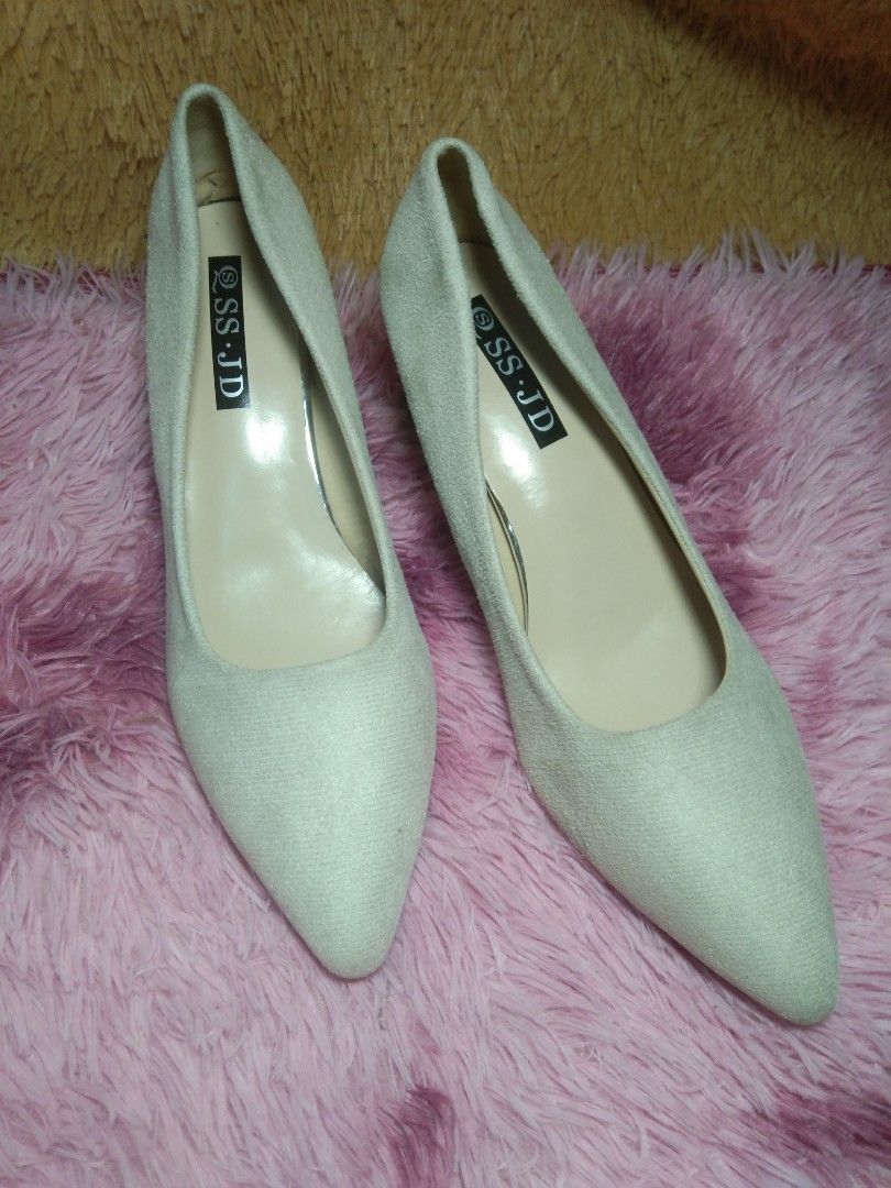 (S43) large women high heels (Category: Heels) located in Caloocan City. Submitted by aridasonlineshop (Listing ID 1338295555, Image 1). Description: large size 28cm no box.