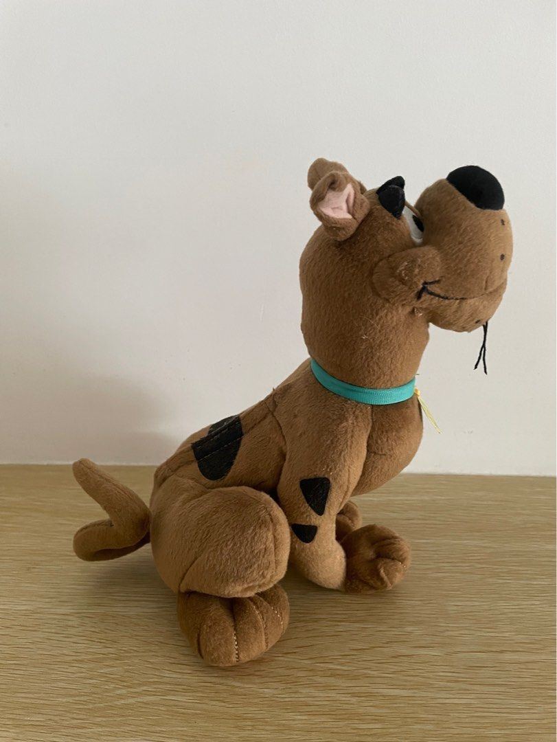 Scooby Doo Plush Toy (Category: Plushies & Soft Toys) located in Quezon City. Submitted by shopgood_mnl (Listing ID 1338410037, Image 1). Description: with signs of battery leakage.