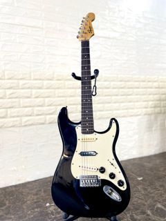 FENDER SQUIER (SE) STRATOCASTER 