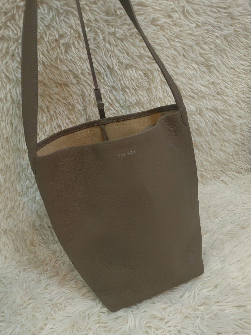 The row tote bag authentic (Category: Tote Bags) located in Santa Rosa. Submitted by _ba_mo_si_ (Listing ID 1338347055, Image 2). Description: No inclusion Like new 11 width 12 length Dm-.