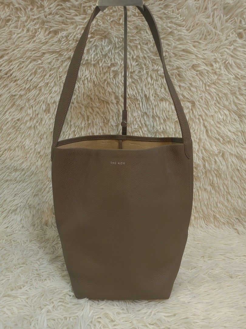 The row tote bag authentic (Category: Tote Bags) located in Santa Rosa. Submitted by _ba_mo_si_ (Listing ID 1338347055, Image 1). Description: No inclusion Like new 11 width 12 length Dm-.