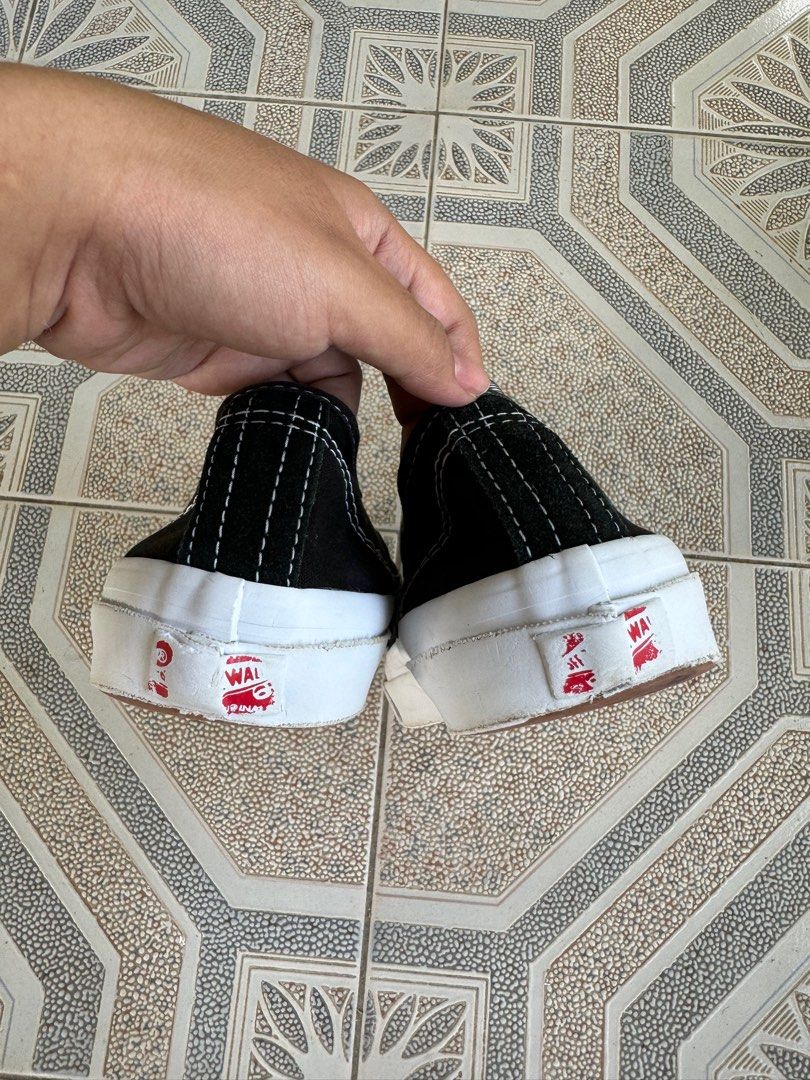 Vans Vault OG authentic (Category: Sneakers) located in Davao. Submitted by toffekid1006 (Listing ID 1338433017, Image 3). Description: 10.5us 28.5cm Excellent Condition.