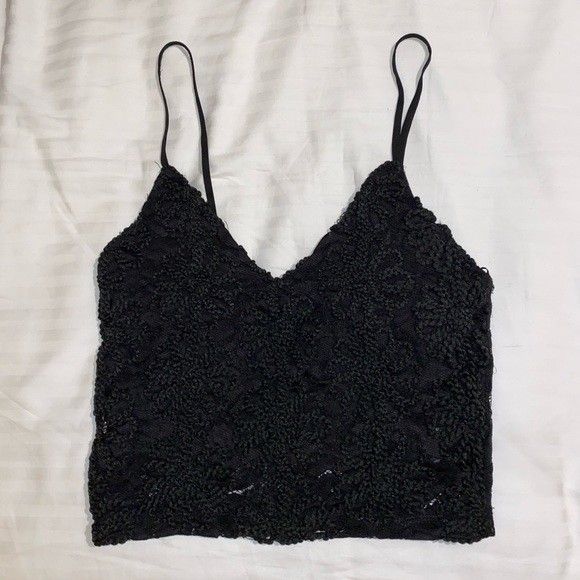Zara trafaluc lace crop top (Category: Others Tops) located in Davao. Submitted by jil88 (Listing ID 1338344968, Image 2). Description: small on tag no issue inner lining.