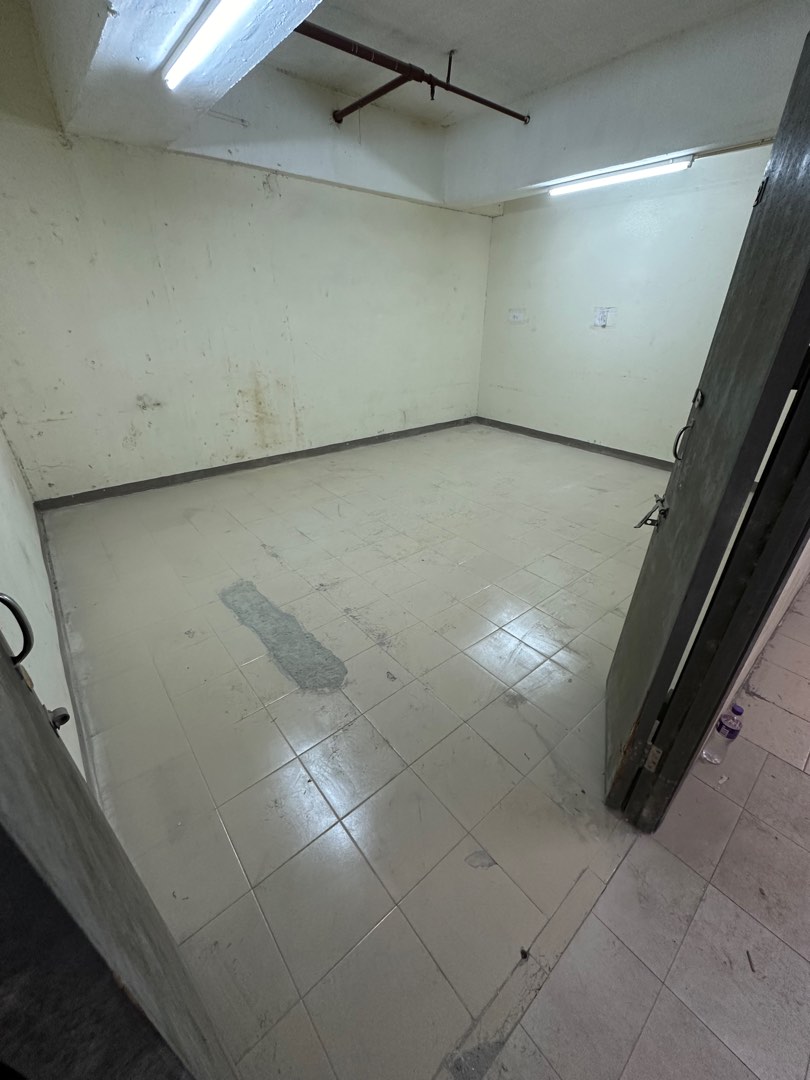 Private mini-storage studio for rent in Kwai Chung, direct landlord, all-inclusive, no commission63438402972802110