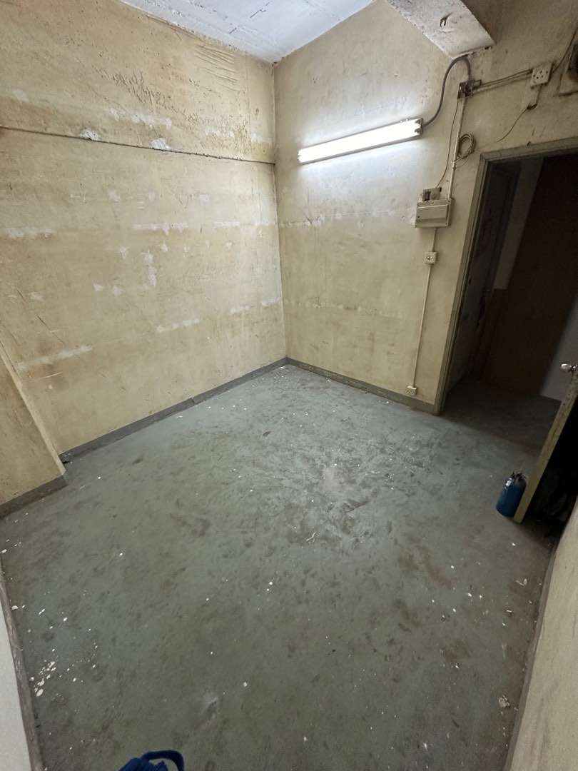 Private mini-storage studio for rent in Kwai Chung, direct landlord, all-inclusive, no commission63438402972802111