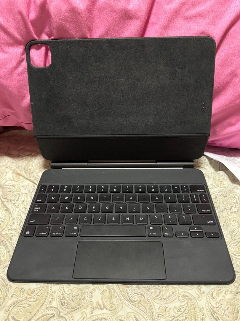 Apple Magic Keyboard for iPad Pro 11-inch 3rd Gen (Category: Other Mobile & Gadget Accessories) located in Quezon City. Submitted by buhbyestuff (Listing ID 1336103918, Image 2). Description: .