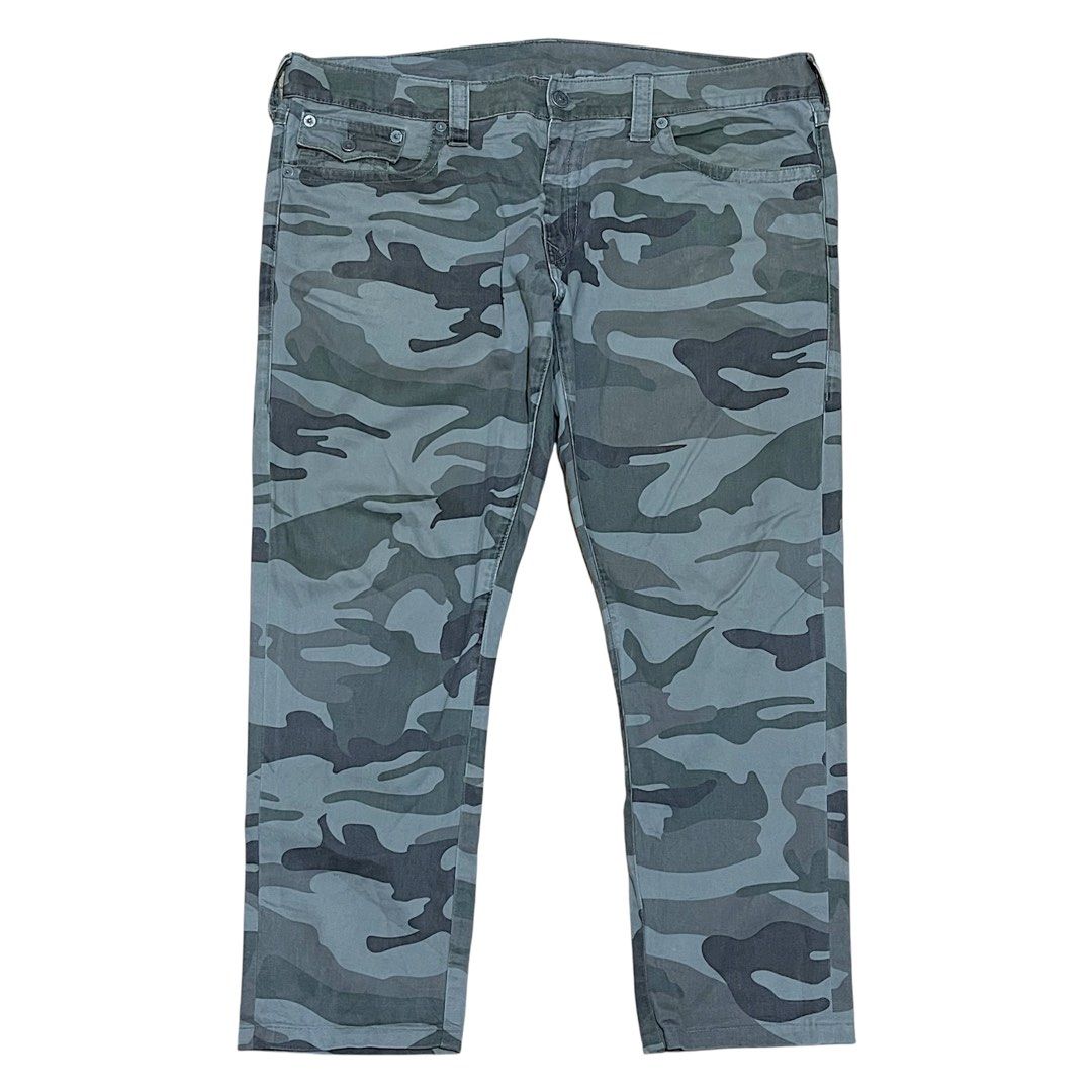 (BIG SIZE) True Religion Men’s Camou Pants (41-43) “Authentic” (Category: Jeans) located in Pasig City. Submitted by _rosasass_ (Listing ID 1338478858, Image 1). Description: True Religion Authentic Waistline 41-43 length 38 Leg opening 7 Excellent condition open for meet up or shipping transaction.