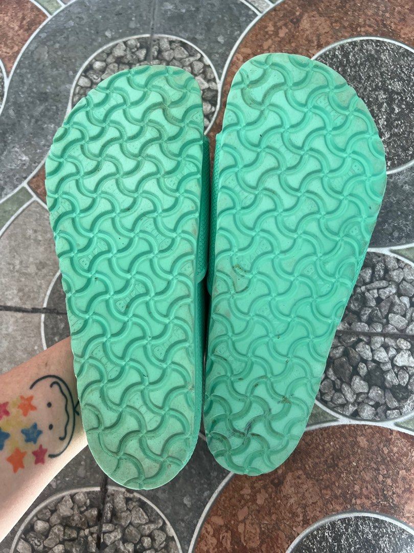 Birkenstock Barbados Eva size 39 (Category: Slippers and slides) located in Manila. Submitted by lean14 (Listing ID 1338554342, Image 2). Description: Almost new condition Burado lang yung details di naman kita yan pag suot. Other than that very excellent condition. No heal drag no toe drag Very minimal signs of usage Size 39 .