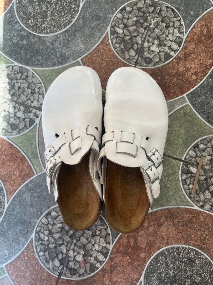 Birkenstock clogs size 39 (Category: Slippers and slides) located in Manila. Submitted by lean14 (Listing ID 1338557461, Image 1). Description: Excellent condition No heel deag no toe drag Minimal stain signs of usage Size 39 .